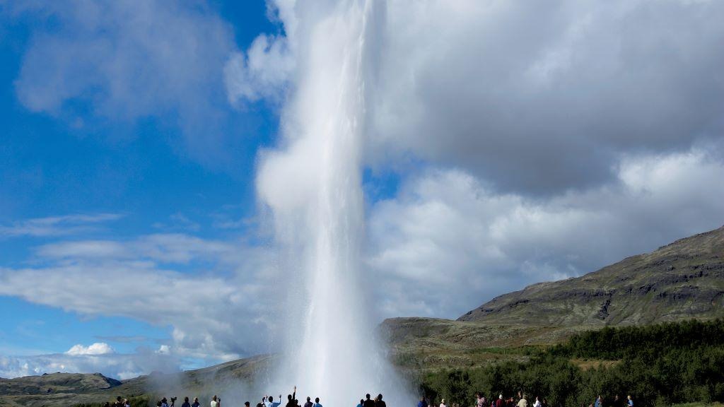 Golden Circle + Sky Lagoon Tour